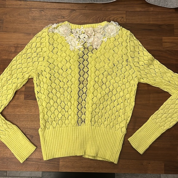 NWT Anthropologie / Medium / Chartreuse L/S sweater with lace floral neckline - Picture 7 of 16